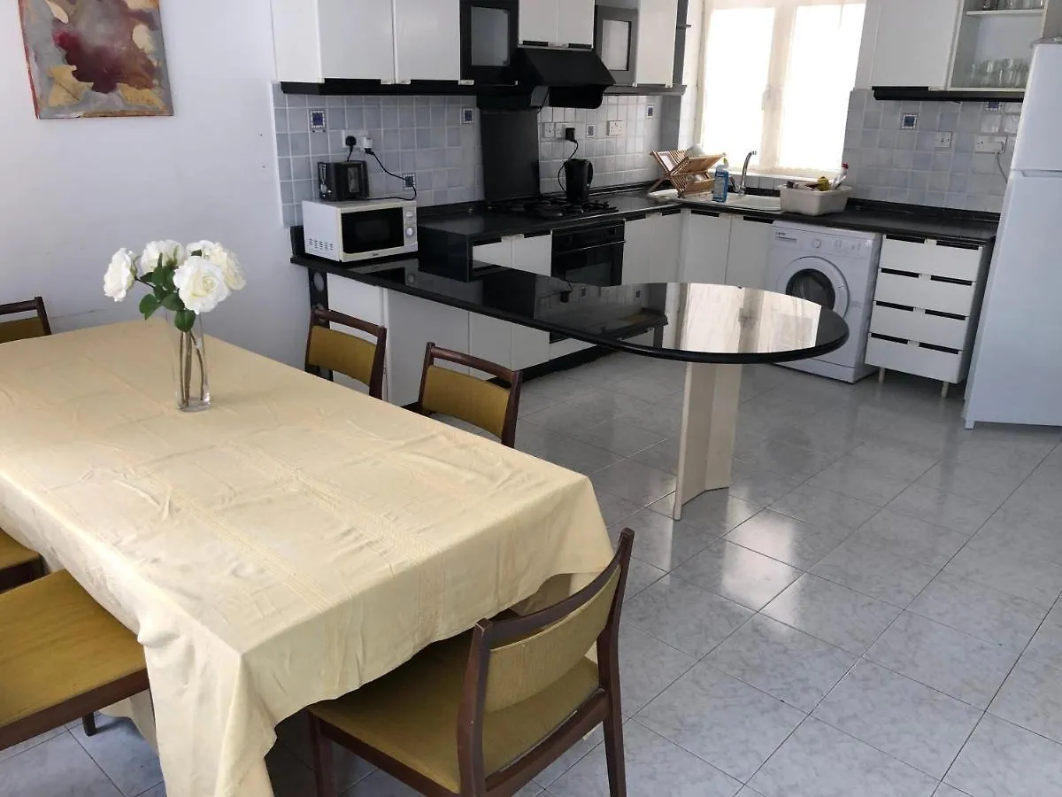 Tigne Apartment, Sliema Alloggio in famiglia